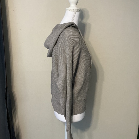 Philosophy Ribbed Gray Top - Picture 4 of 9